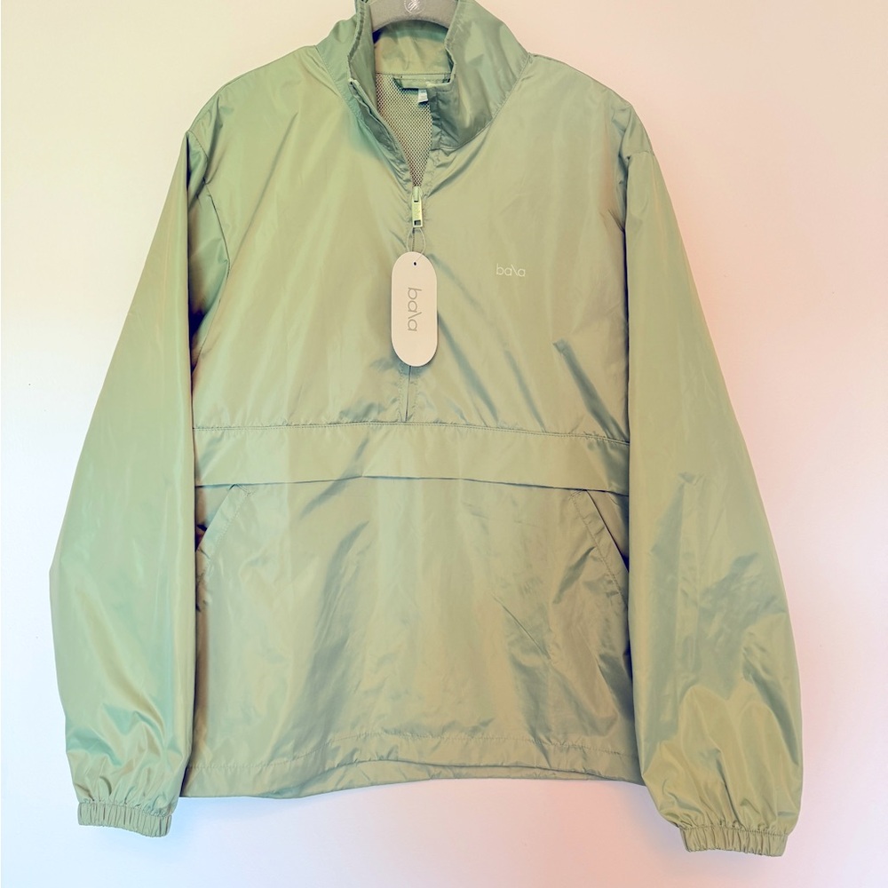 Bala Bangles - light green windbreaker - size small / medium - NWT (FabFitFun)